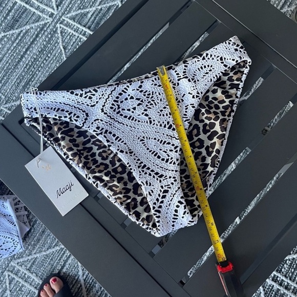 (BOTTOMS) Maaji Snazzy Lace Reversible Bikini Bottoms. - Picture 4 of 6